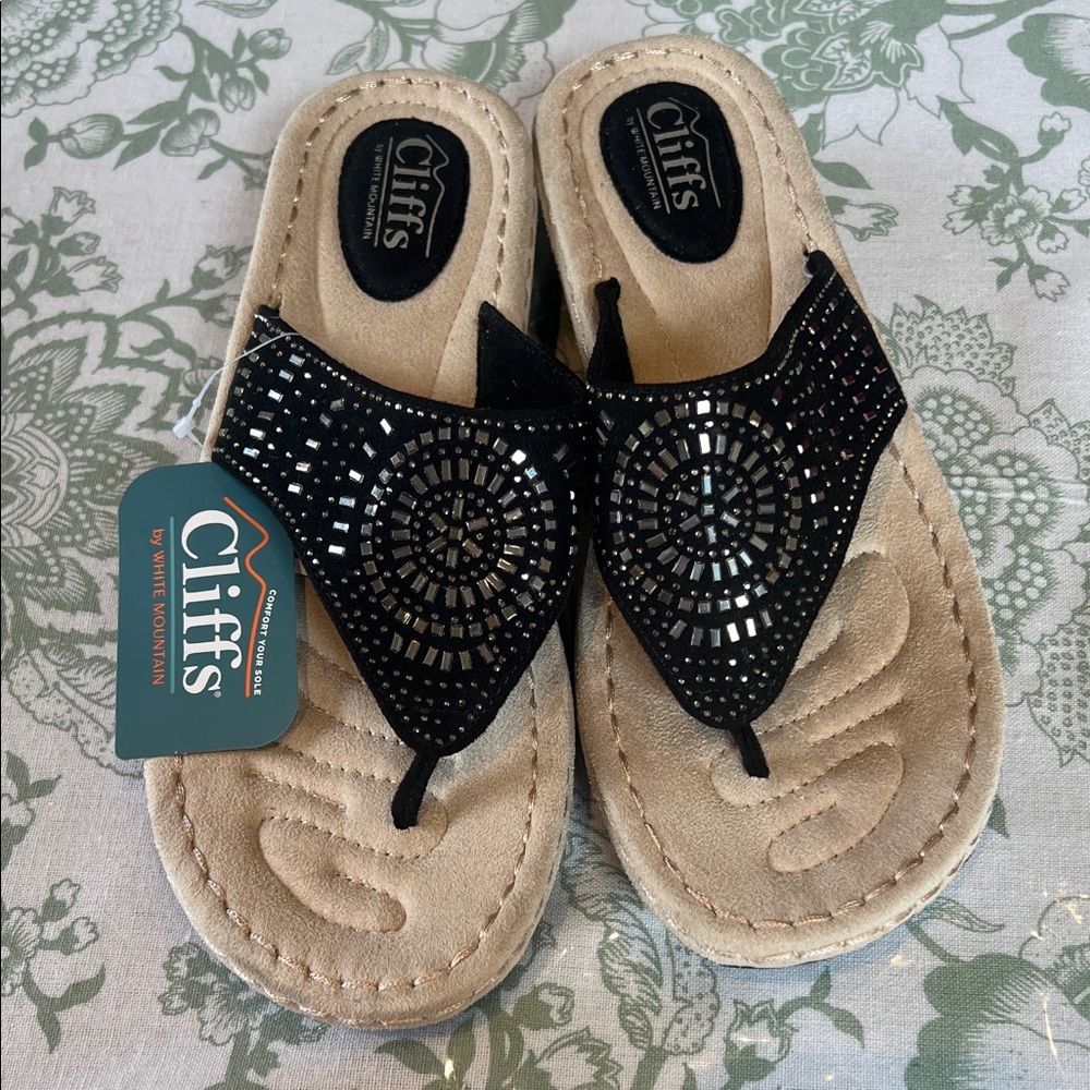 Cliffs by White Mountain Black and Silver Sandals Size 10